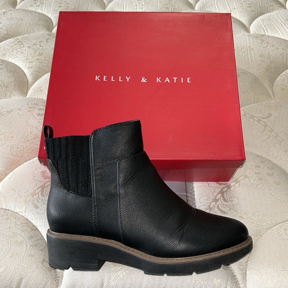 Boots - Picture 2 of 5